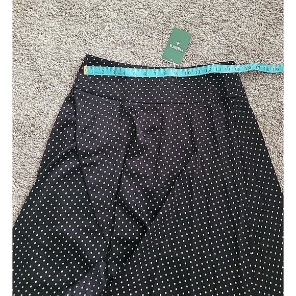 Halara Womens Mid Rise Zippered Skirt Sz Medium Black White Dots, High Slit NWT - Picture 7 of 9